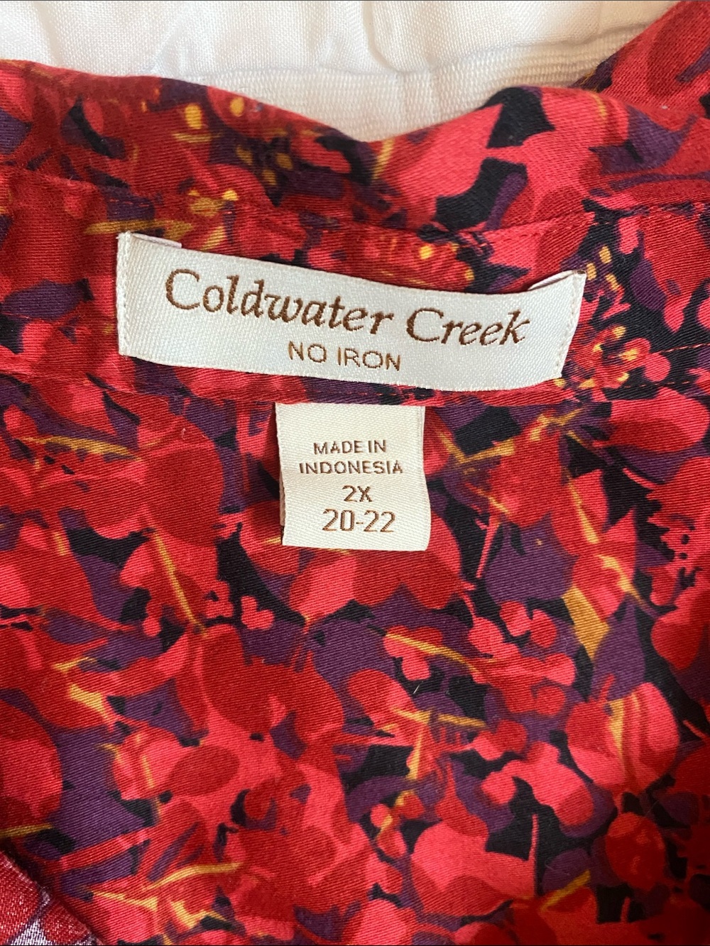 COLDWATER CREEK 100% Cotton 
Red Floral Button-Down Shirt - Picture 9 of 9